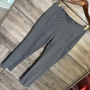 Chico's 00 = US Women's XS/2 Black White Chevron Pattern Ankle Dress Pants